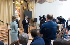 Турчак провел встречу с губернатором Новосибирской области по вопросам внедрения бесплатного горячего питания в школах