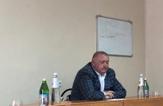 На вопросы пятигорчан ответил депутат краевой Думы Валентин Аргашоков