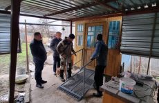 Активисты «Единой России» установили пандус жителю Ставропольского края