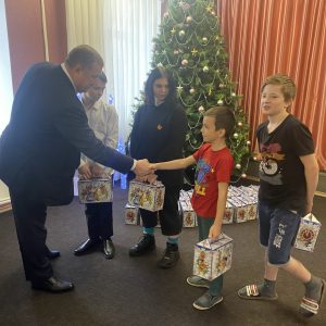 Первый зампред Думы края поздравил воспитанников детского дома в Ставрополе