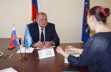 Депутат Анатолий Жданов провел личный прием граждан