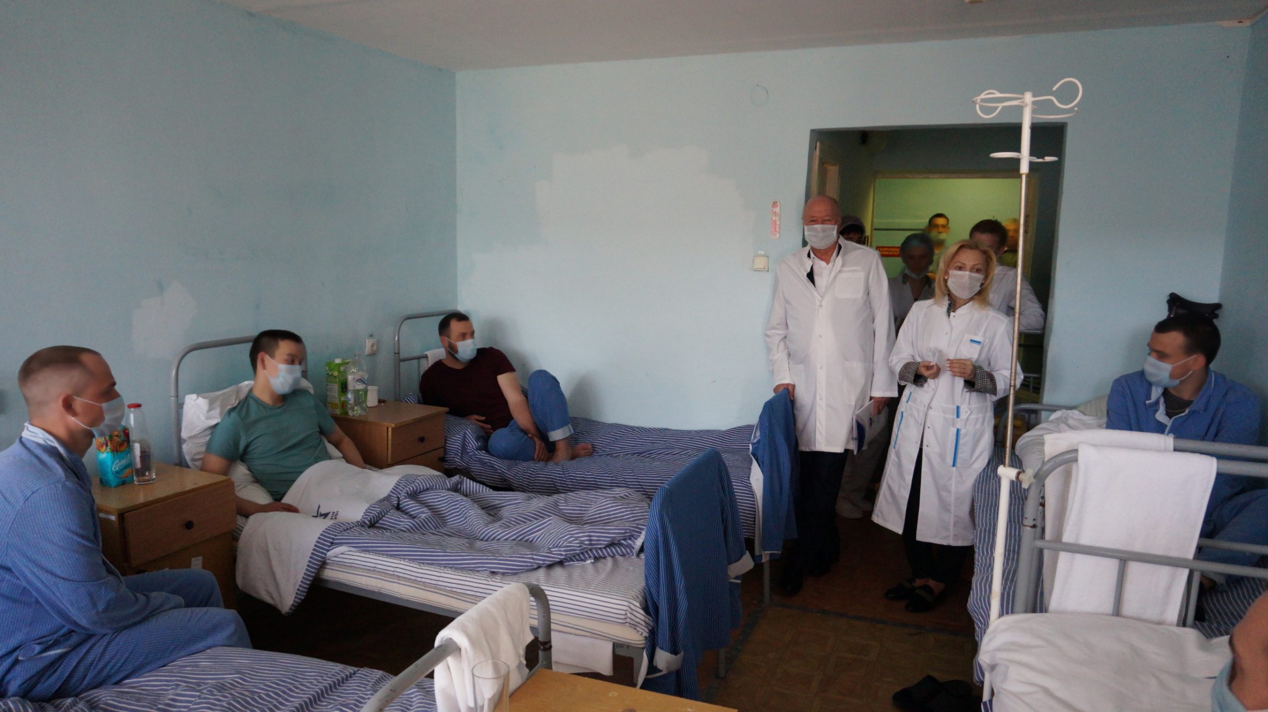 Ищу в госпитале. Военный госпиталь Ставрополь. Раненные солдаты РФ В госпитале. Российские военные в госпитале.