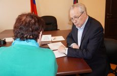Краевой депутат Александр Олдак провел личный и дистанционный прием граждан