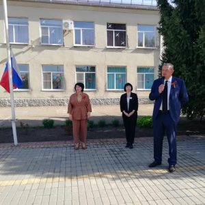 Анатолий Жданов принял участие в торжественной школьной линейке   