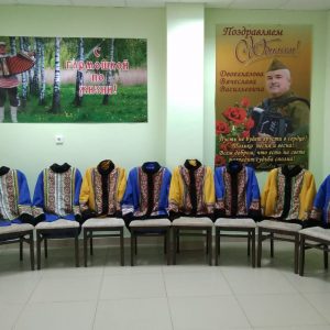 Депутат Ставропольского края подарил творческому коллективу костюмы для выступлений