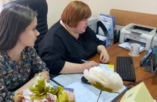 Депутат Ставрополья передала заявительнице продуктовый набор