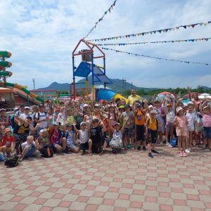 Игорь Николаев открыл благотворительной акцией новый купальный сезон в аквапарке