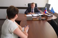 Председатель Совета депутатов Новоалександровского округа провёл прием граждан в общественной приёмной