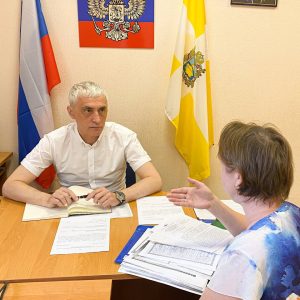 Депутат краевой Думы Артур Насонов провёл приём граждан в Минераловодском округе