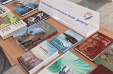 В Ставропольскую региональную приемную передали книги от лучших учителей родного языка и литературы