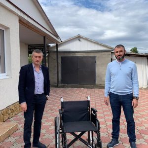 Депутат Думы города Ессентуки Федор Афанасов помог приобрести инвалидное кресло.