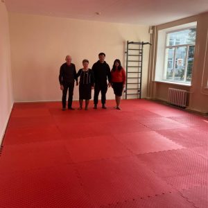 Депутаты Невинномысска помогли привести в порядок гимнастический зал в школе