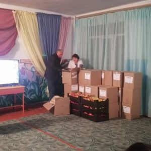 Игорь Андрющенко доставил гуманитарную помощь в три района Ставропольского края