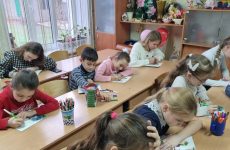 На Ставрополье продолжают собирать новогодние открытки для участников спецоперации