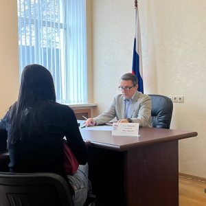 Ставропольский депутат встретился с заявителями в Региональной приемной партии