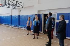 Партийный десант провел строительство школы в Кисловодске