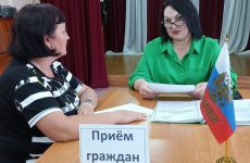 В Новоалександровском округе прошел очередной прием граждан по вопросам материнства и детства