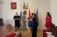 Грамотами наградили волонтёров в краевой столице