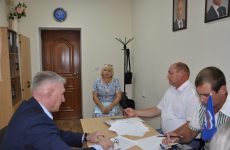 Краевой депутат встретился с заявителями в селе Александровском