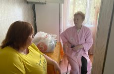 Краевой депутат помогла пенсионерке после инсульта