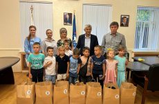 Ставропольским первоклассникам вручили подарки к новому учебному году