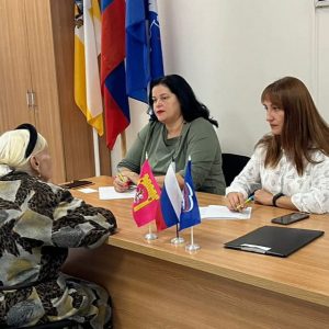 Депутат Думы Георгиевского округа Нонна Ярикова провела прием граждан в местной общественной приемной партии