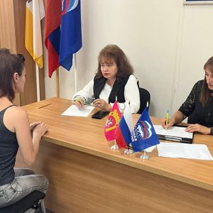 Краевой депутат провела личный прием граждан в Георгиевске