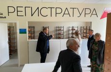 Партийный десант проверил ход строительства поликлиники на территории Курской районной больницы