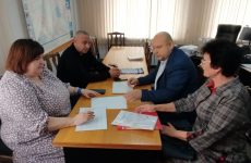 Любовь Хенкина пообщалась с заявителями в Андроповском округе