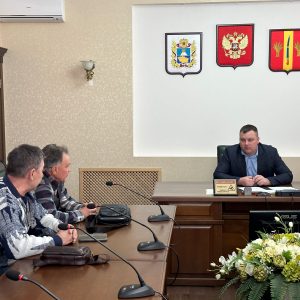 Секретарь Новоалександровского местного отделения партии ЕР провел прием граждан по вопросам социальной поддержки