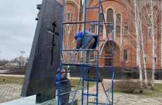 Краевой депутат помог отремонтировать памятник в Изобильненском округе