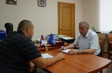 Секретарь Арзгирского местного отделения ЕР принял участие в Неделе приемов граждан