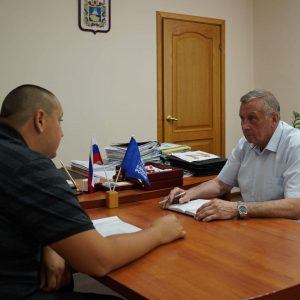 Секретарь Арзгирского местного отделения ЕР принял участие в Неделе приемов граждан