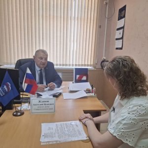 Анатолий Жданов провел прием граждан в Новоалександровской местной общественной приемной партии «Единая Россия»