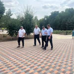 Депутатский контроль облагораживания площади в селе Соломенском