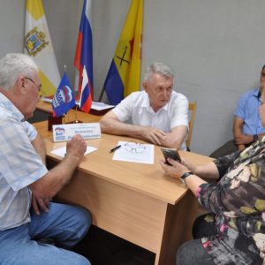 Краевой депутат провел прием граждан по личным вопросам