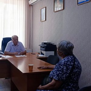 Николай Великдань провел прием граждан в Ипатовском округе