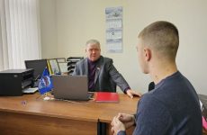 Депутат Думы Ставропольского края Николай Роев провел прием граждан по вопросам социальной поддержки в Предгорном округе