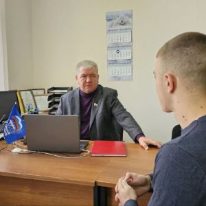 Депутат Думы Ставропольского края Николай Роев провел прием граждан по вопросам социальной поддержки в Предгорном округе