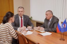 Сегодня открылась декада приемов граждан Арзгирским местным отделением партии «Единая Россия»
