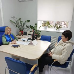 Партийцы помогают в трудоустройстве