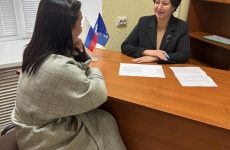 Депутат Совета депутатов Красногвардейского округа Оксана Акулова провела приём в местной общественной приёмной