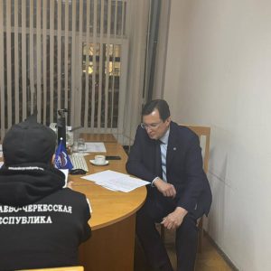 Евгений Моисеев провел еженедельный личный прием граждан.