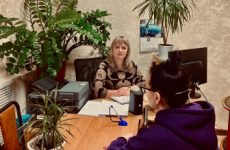 Депутаты продолжают помогать заявителям