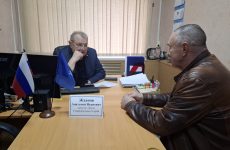 Депутат Думы Ставропольского края Анатолий Жданов провел тематический прием граждан по вопросам ЖКХ