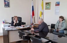 В рамках Недели приемов граждан по вопросам ЖКХ Людмила Елфинова встретилась с жителями Кочубеевского района