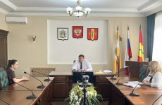 Секретарь Новоалександровского местного отделения партии «Единая Россия» принял участие в неделе приемов граждан по вопросам образования