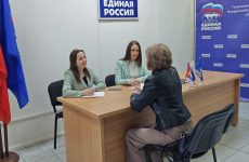 Депутат Думы Георгиевского округа Елена Воропай провела личный приём граждан