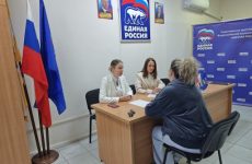 Депутат Думы Георгиевского округа Юлия Митрофанова провела тематический приём по вопросам материнства и детства