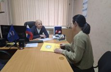 Председатель Совета депутатов Новоалександровского округа провел прием граждан по вопросам материнства и детства